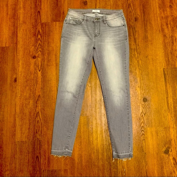 NWOT Kensie Gray Stretch Skinny Jeans - Picture 3 of 12